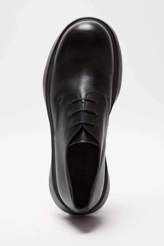 Leather lace-up shoes