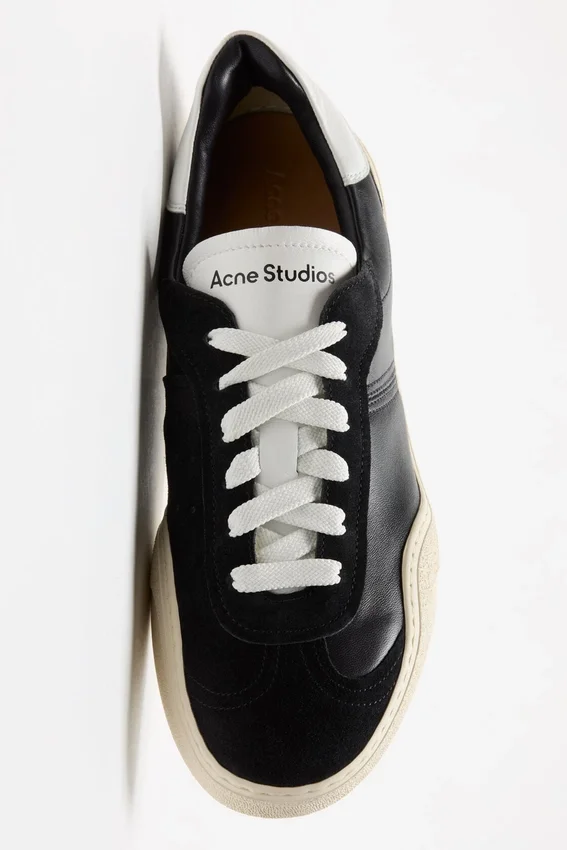 Leather sneakers