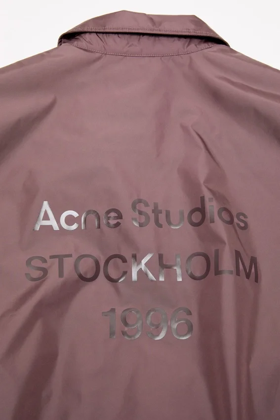 Lightweight jacket with logo