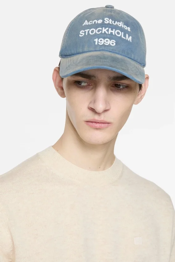 Logo cap