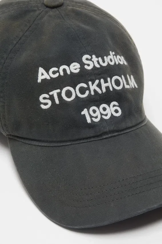 Logo cap