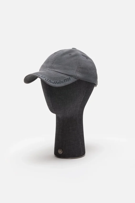 Logo cap