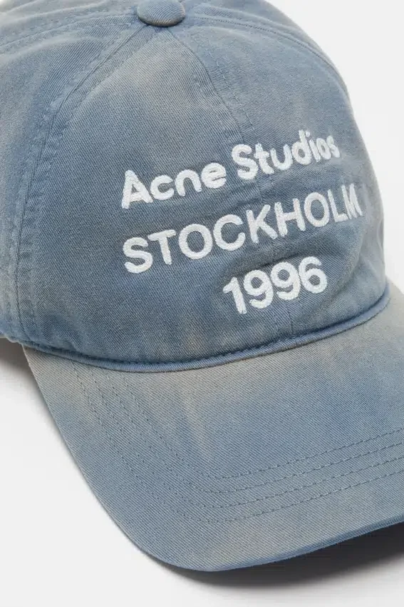Logo cap