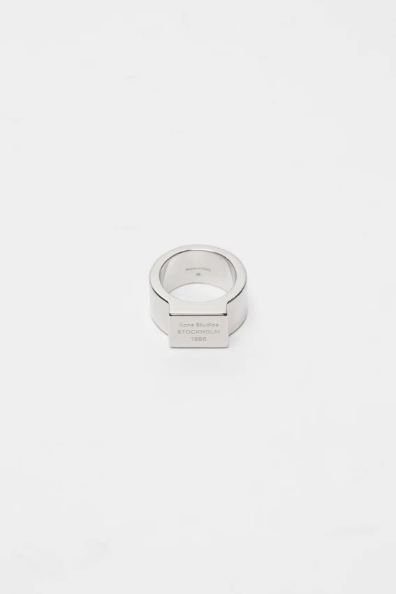 Logo engraved signet ring