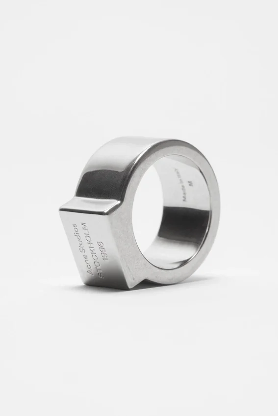 Logo engraved signet ring