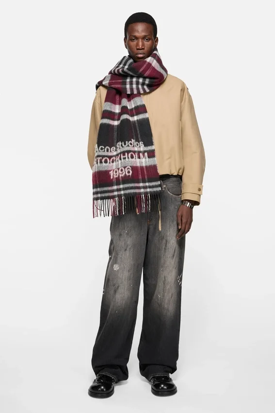 Logo scarf with fringe