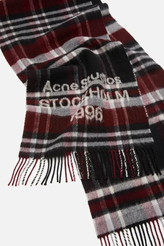 Logo scarf with fringe