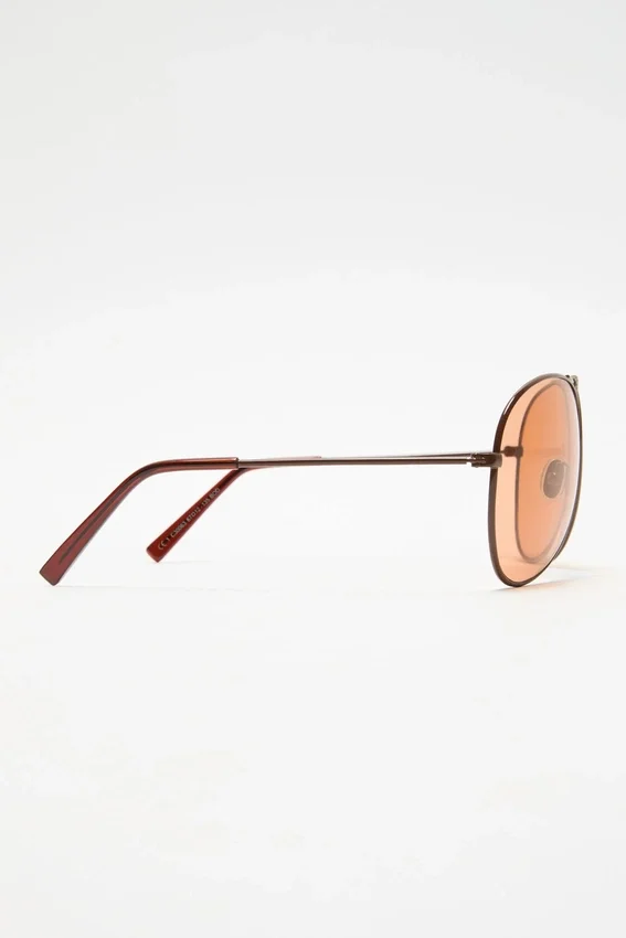 Metal aviator sunglasses