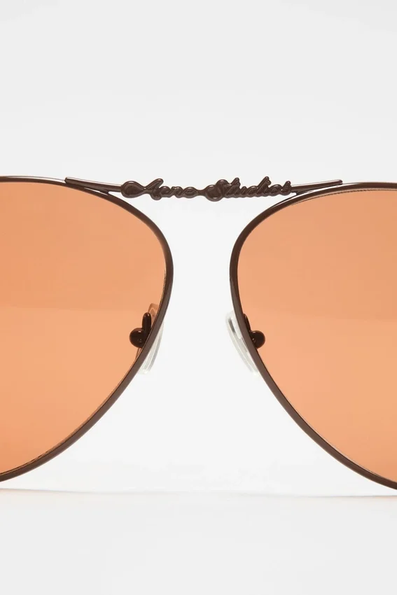 Metal aviator sunglasses