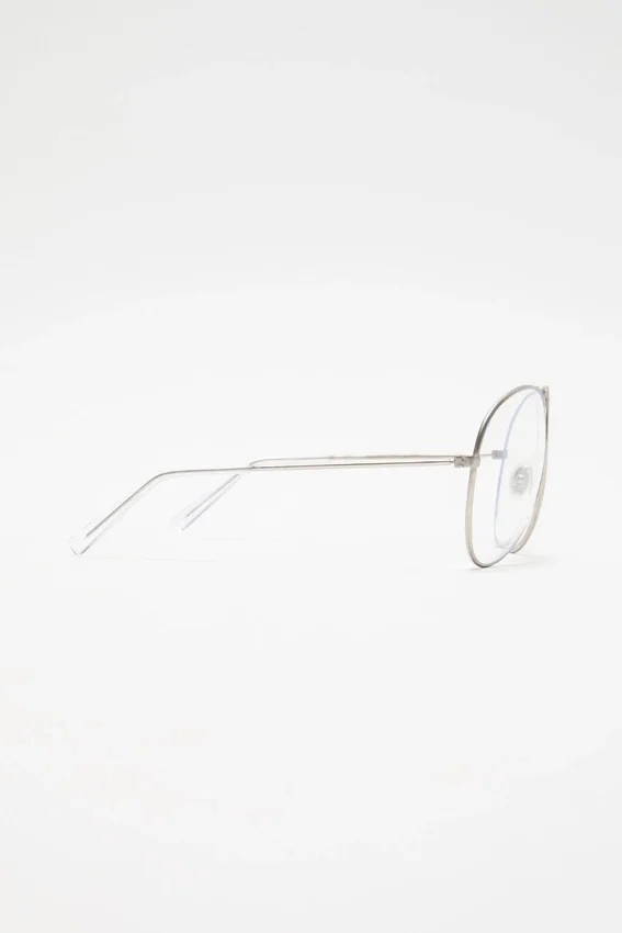 Metal aviator sunglasses