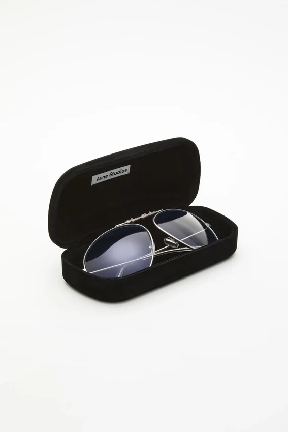 Metal aviator sunglasses