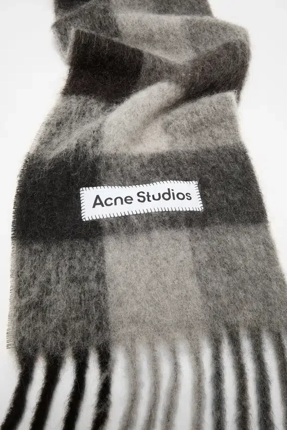 Mohair checked scarf