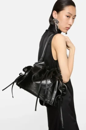 Multipocket bucket bag