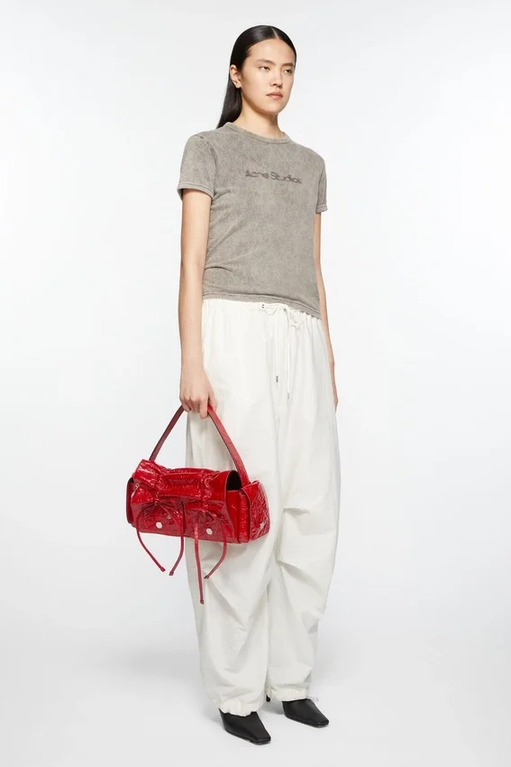 Multipocket shoulder bag