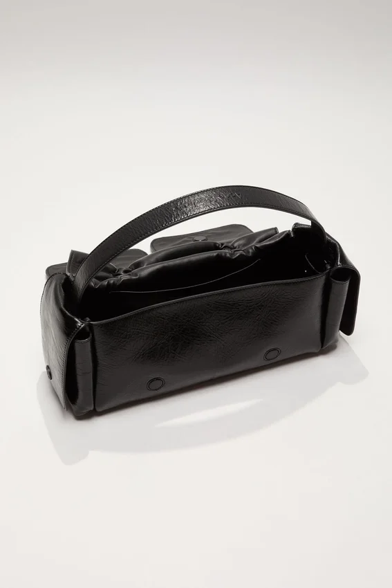 Multipocket shoulder bag