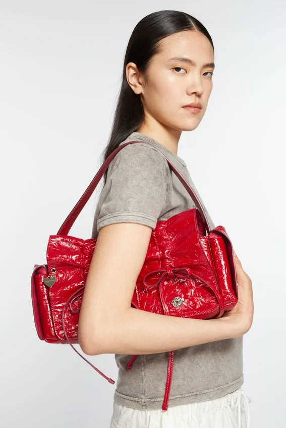 Multipocket shoulder bag