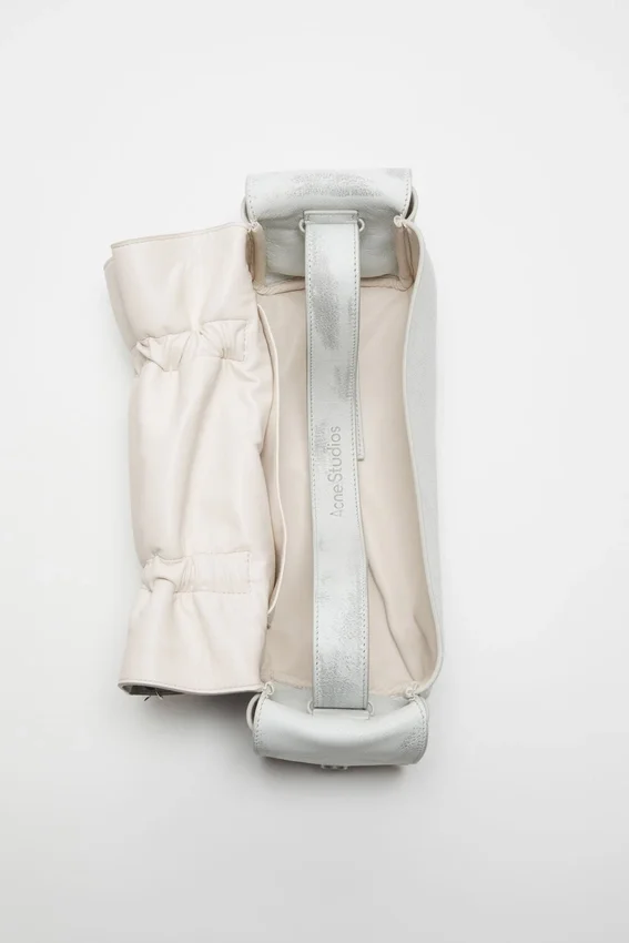 Multipocket shoulder bag