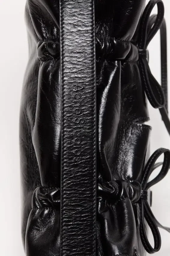 Multipocket shoulder bag