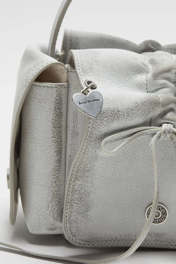 Multipocket shoulder bag