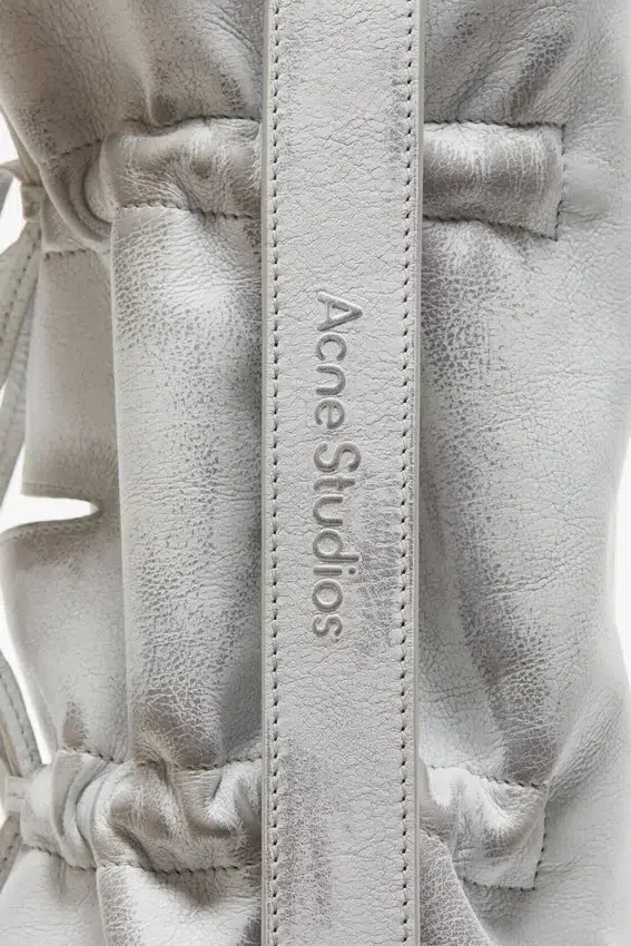 Multipocket shoulder bag