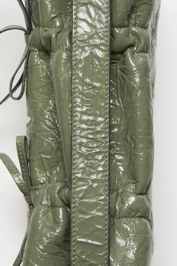Multipocket shoulder bag