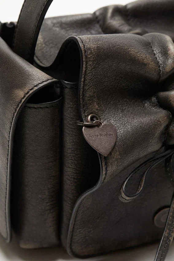 Multipocket shoulder bag