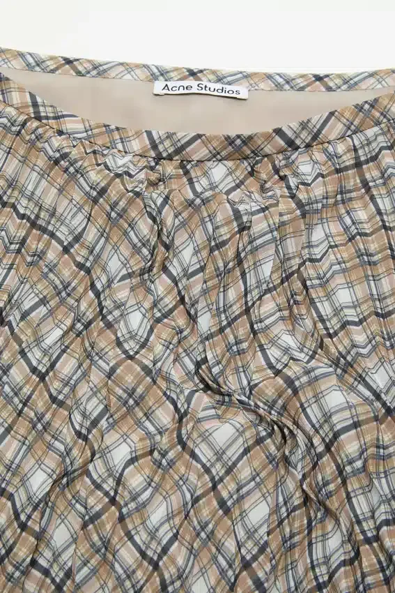 Pleated check skirt