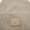 Ribbed face logo beanie
