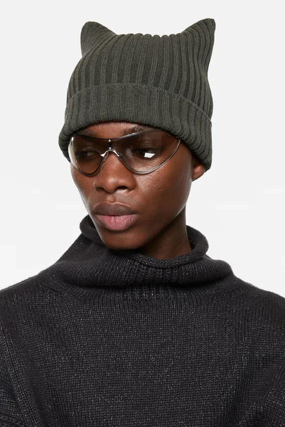 Ribbed square beanie