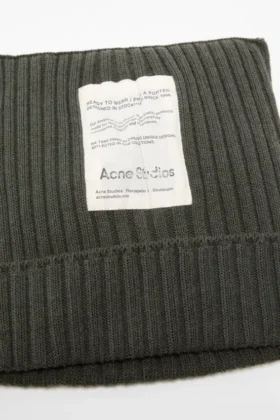 Ribbed square beanie