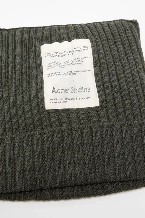 Ribbed square beanie