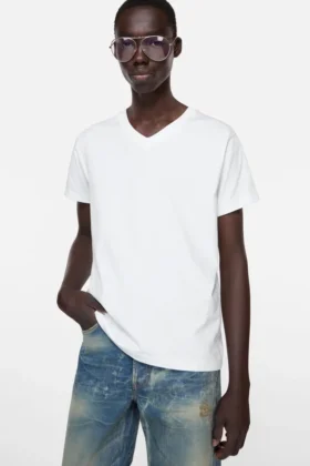 Satin label v-neck t-shirt