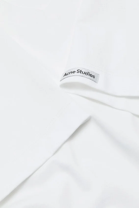 Satin label v-neck t-shirt