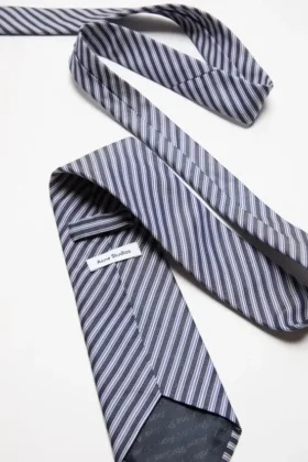 Silk tie