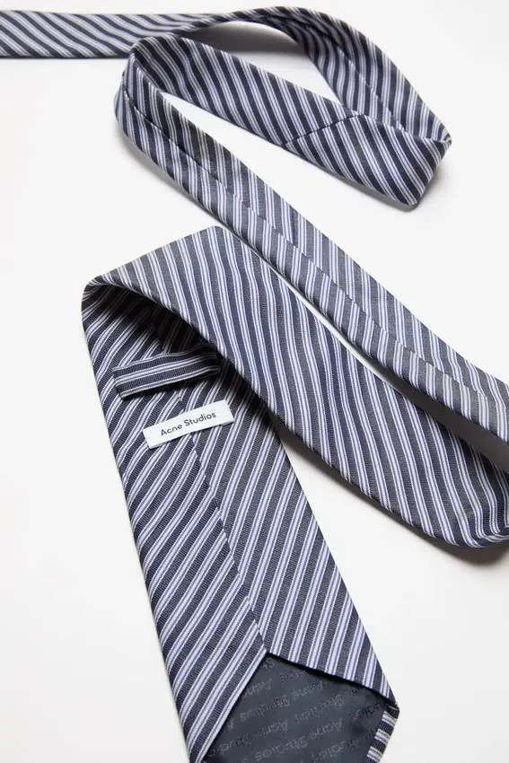 Silk tie