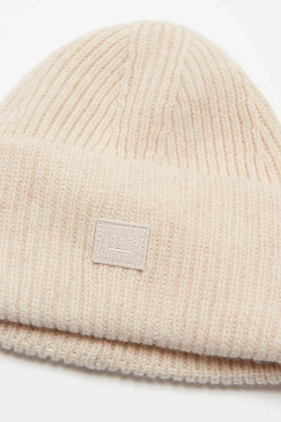 Small face logo beanie