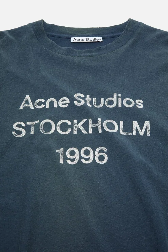 Sprayed 1996 logo t-shirt