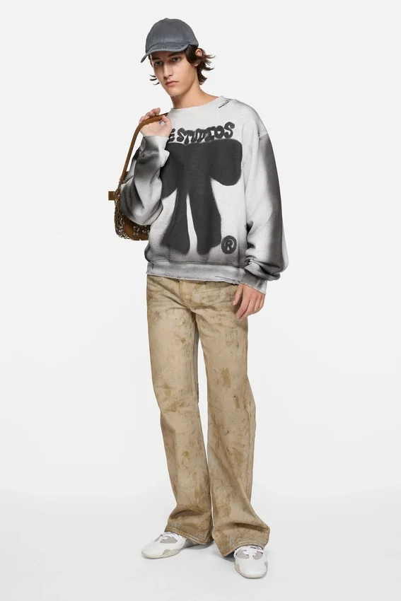 Sprayed logo sweatshirt