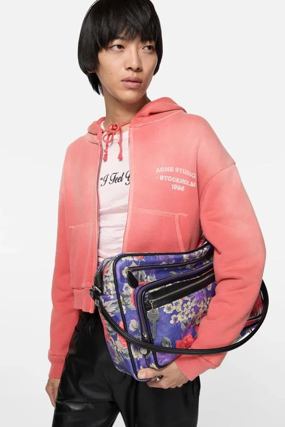 Sprayed zip hoodie