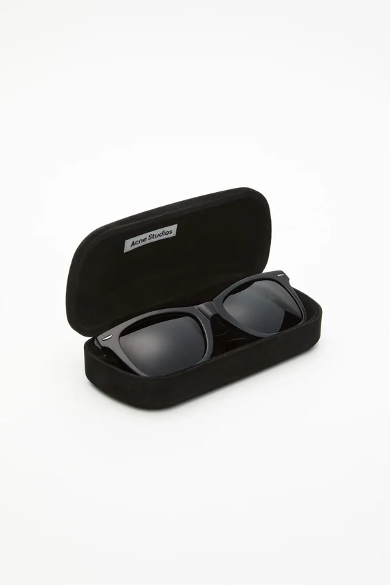 Square-frame sunglasses
