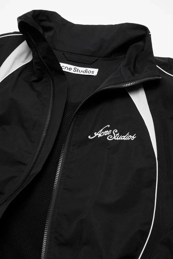 Technical logo jacket