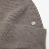 Wool beanie with rivet