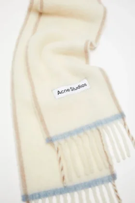 Wool fringe scarf