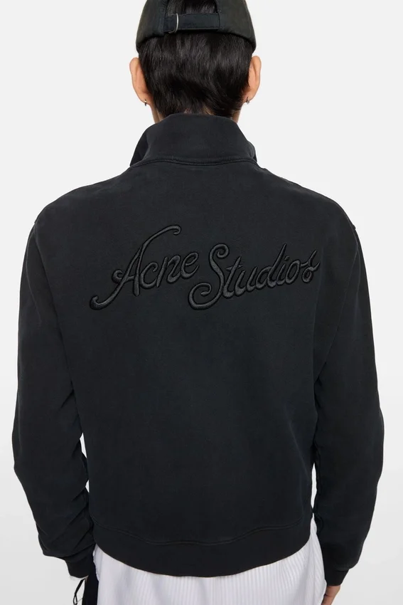 Zip-up sweatshirt